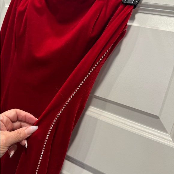 ALEX EVENINGS -Stunning long strapless velvet with rhinestone accents. Like NEW - Picture 13 of 13